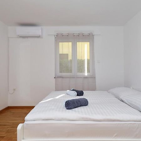 Apartments Oliva Vrsi Buitenkant foto