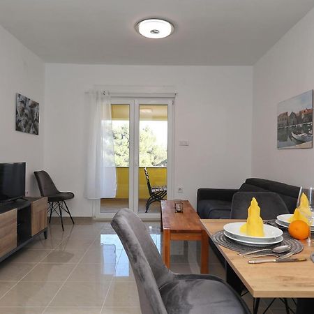 Apartments Oliva Vrsi Buitenkant foto